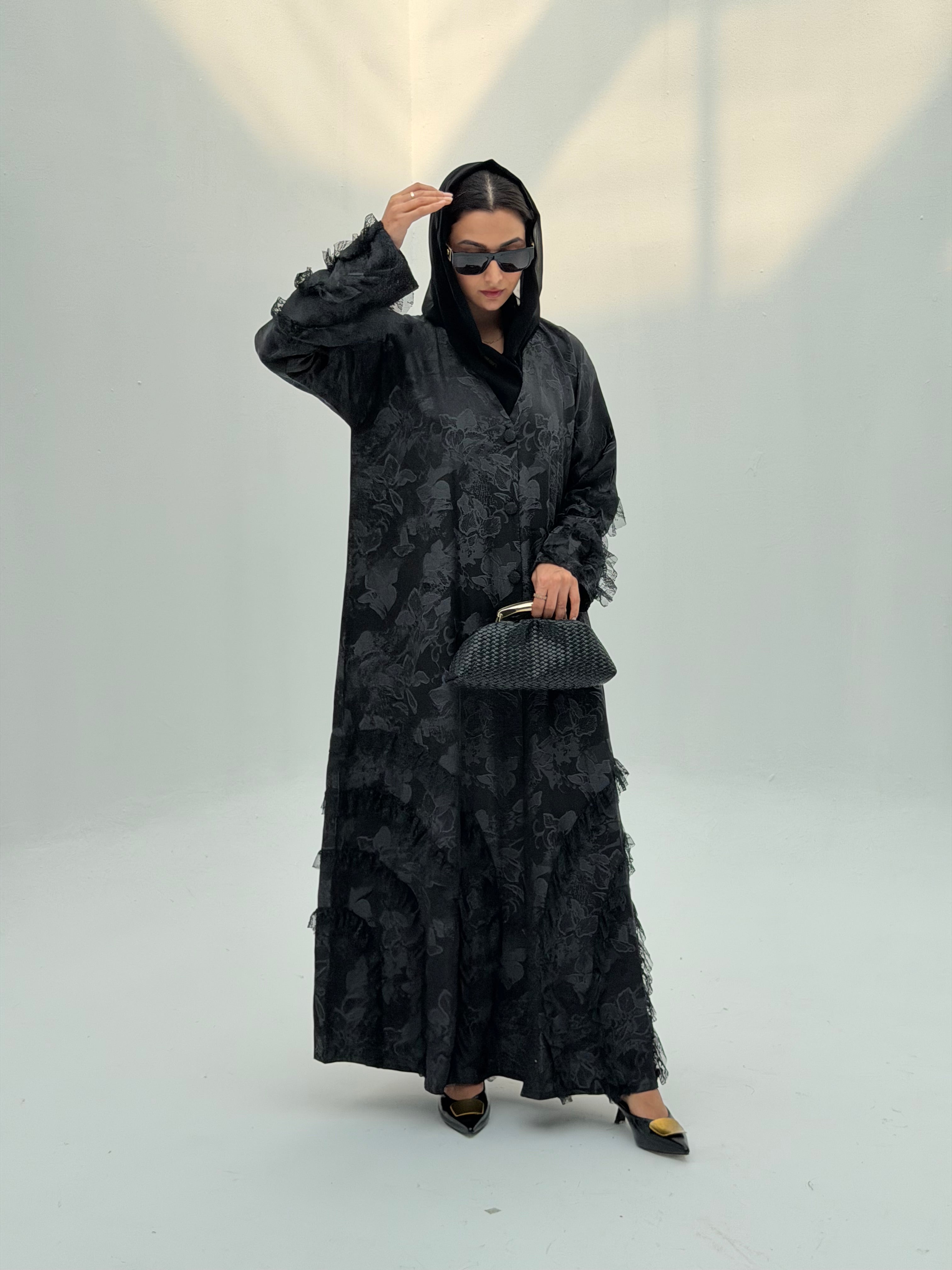 Shjoon ( Abaya with Sheila )