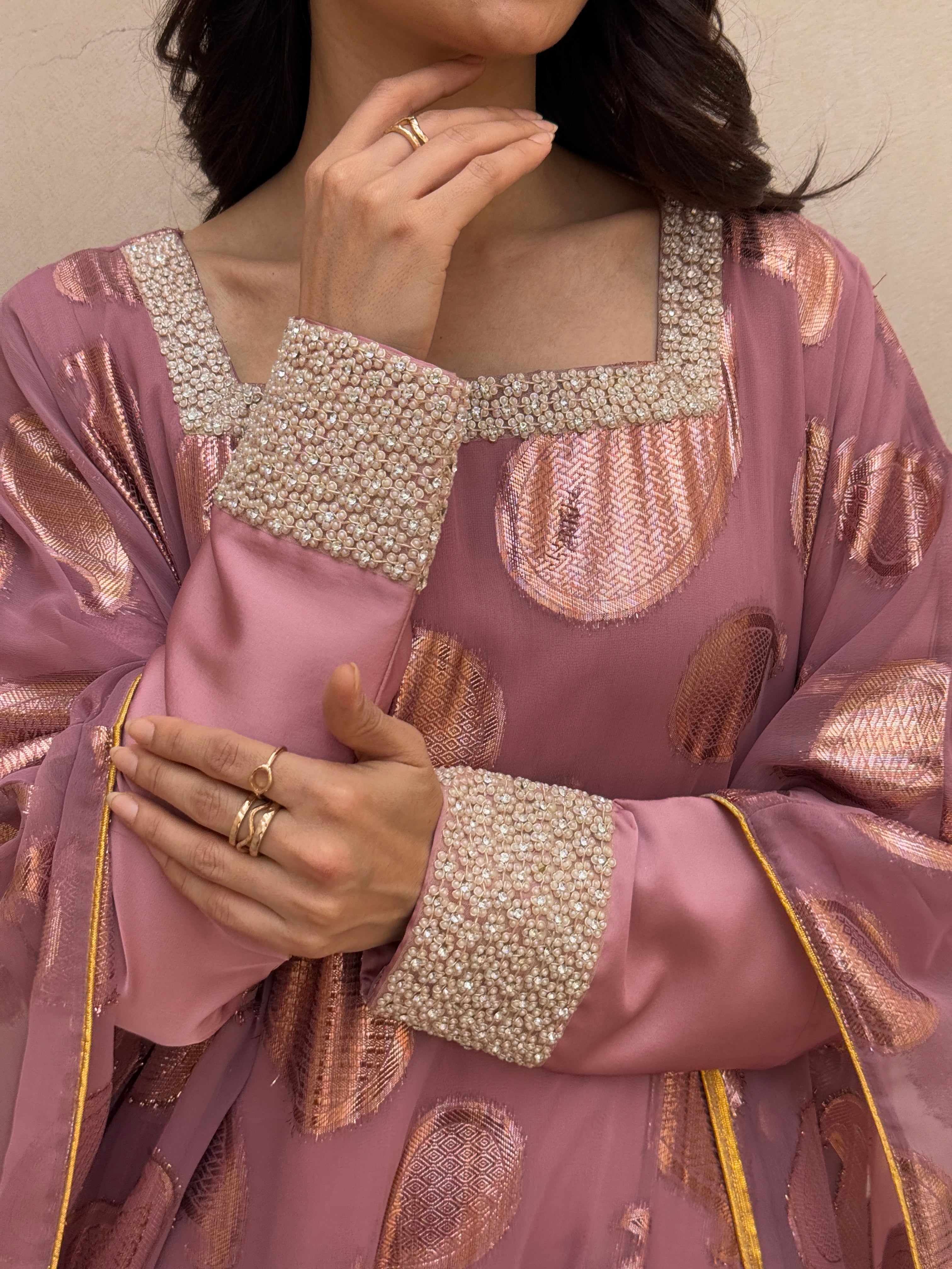 HEND - Contessa Collection