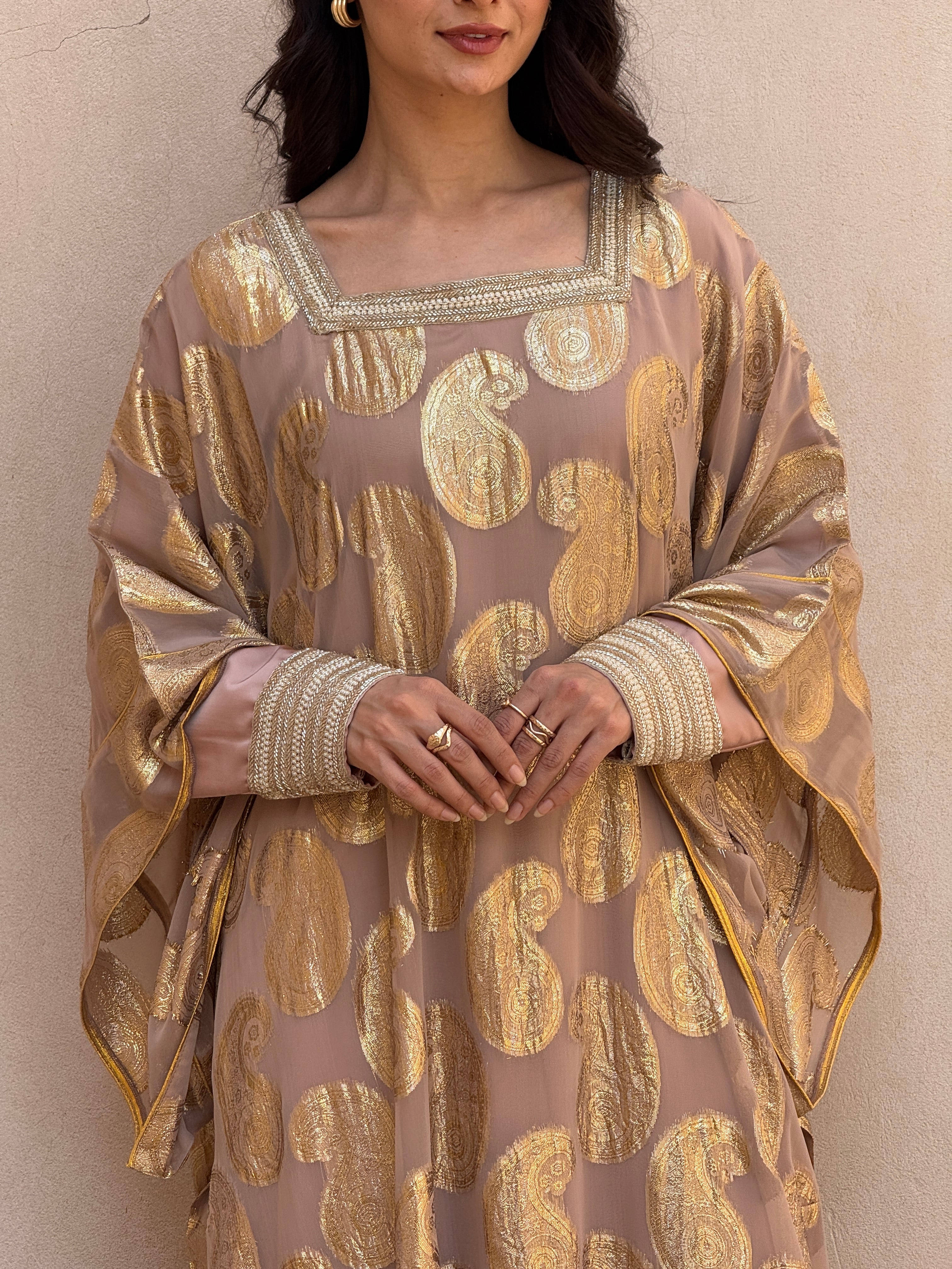 HEND - Contessa Collection