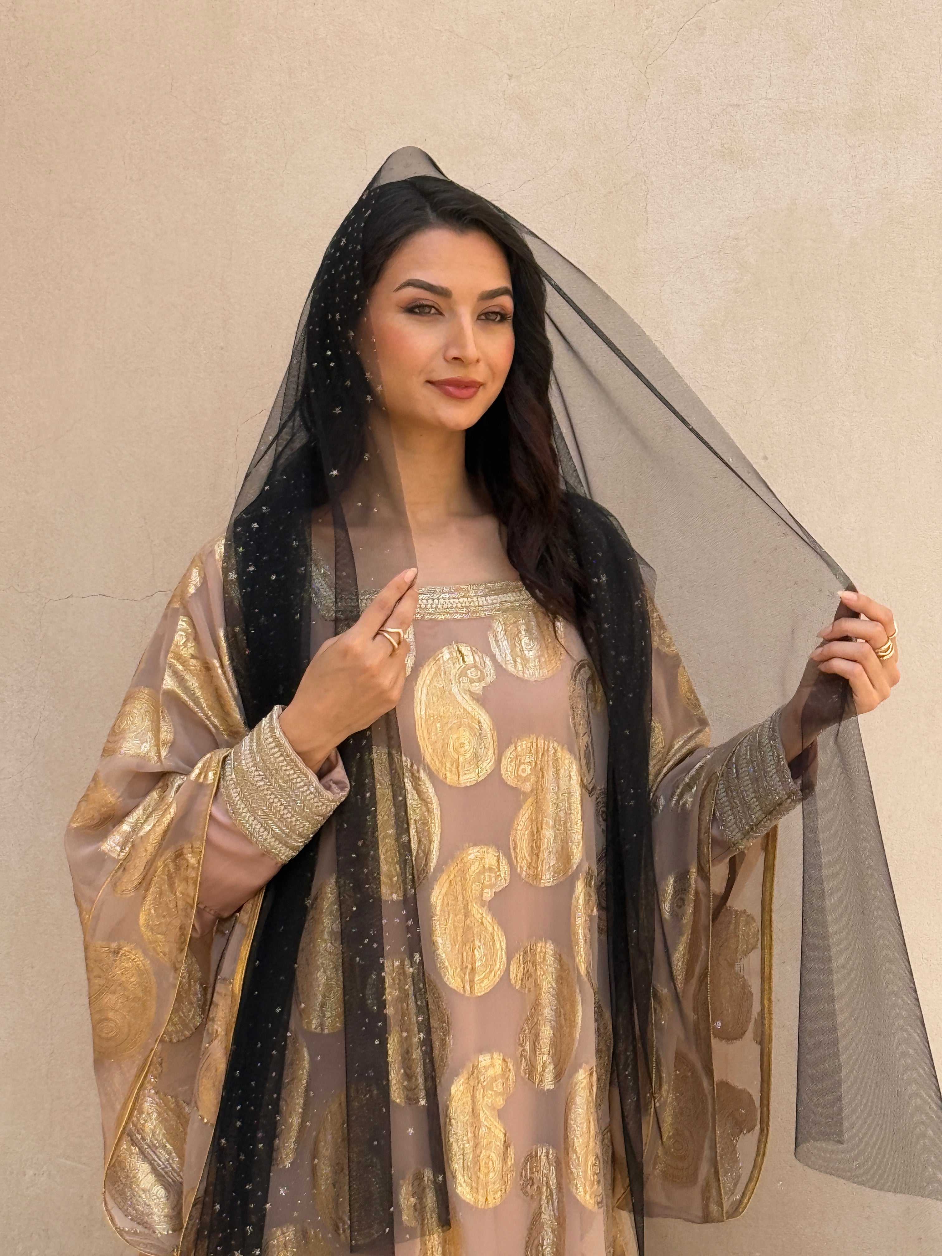 HEND - Contessa Collection