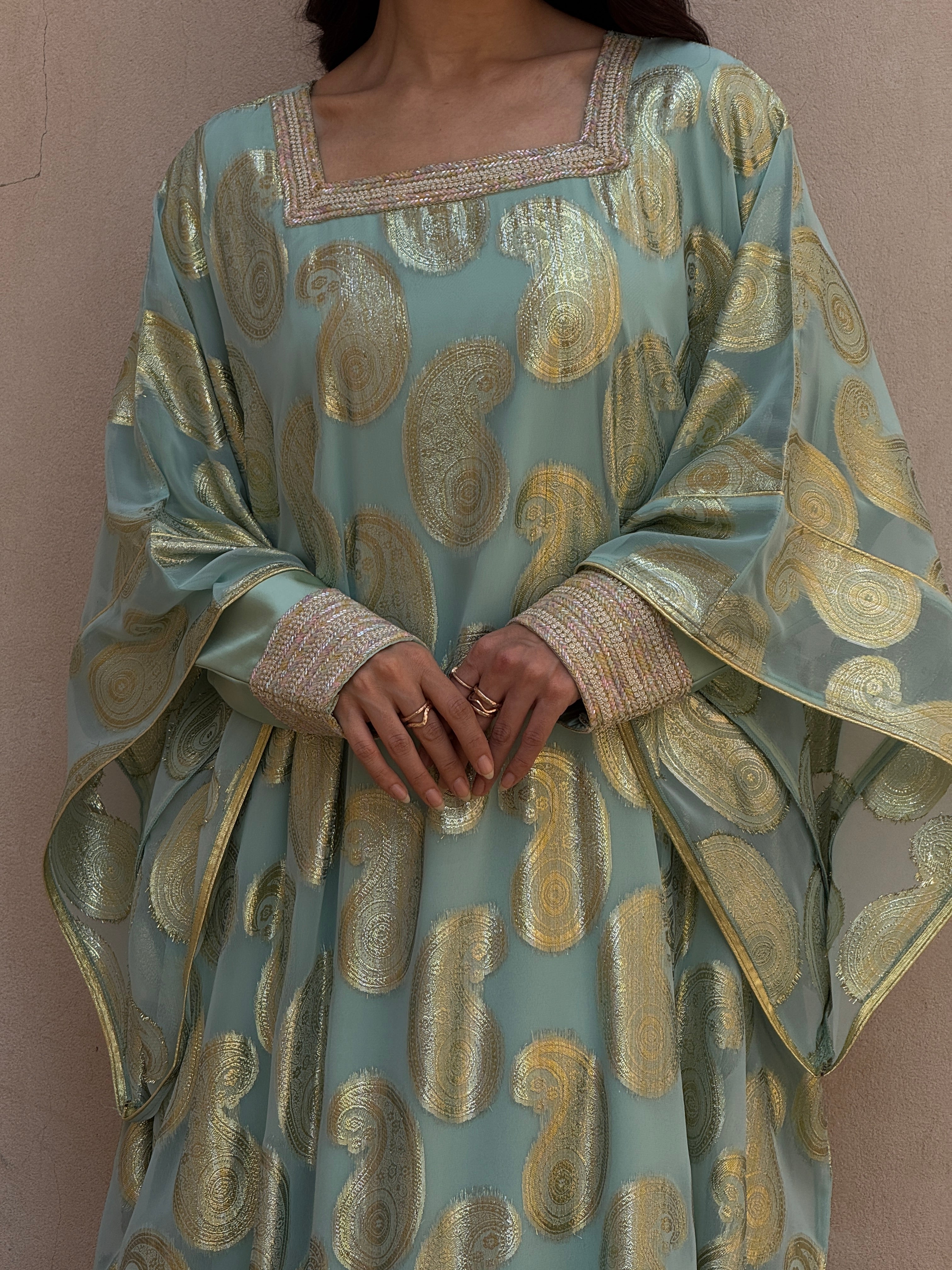 HEND - Contessa Collection