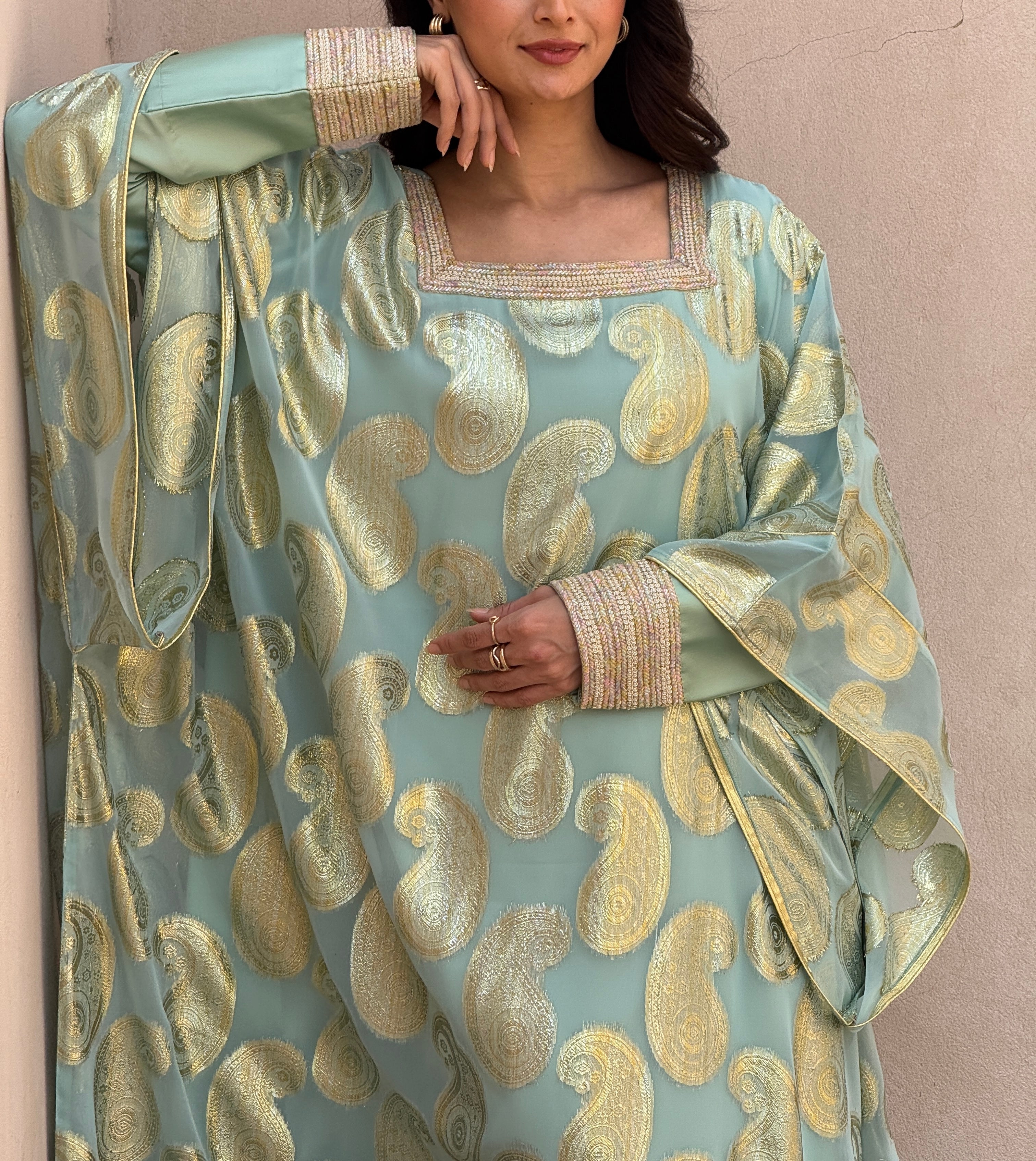 HEND - Contessa Collection