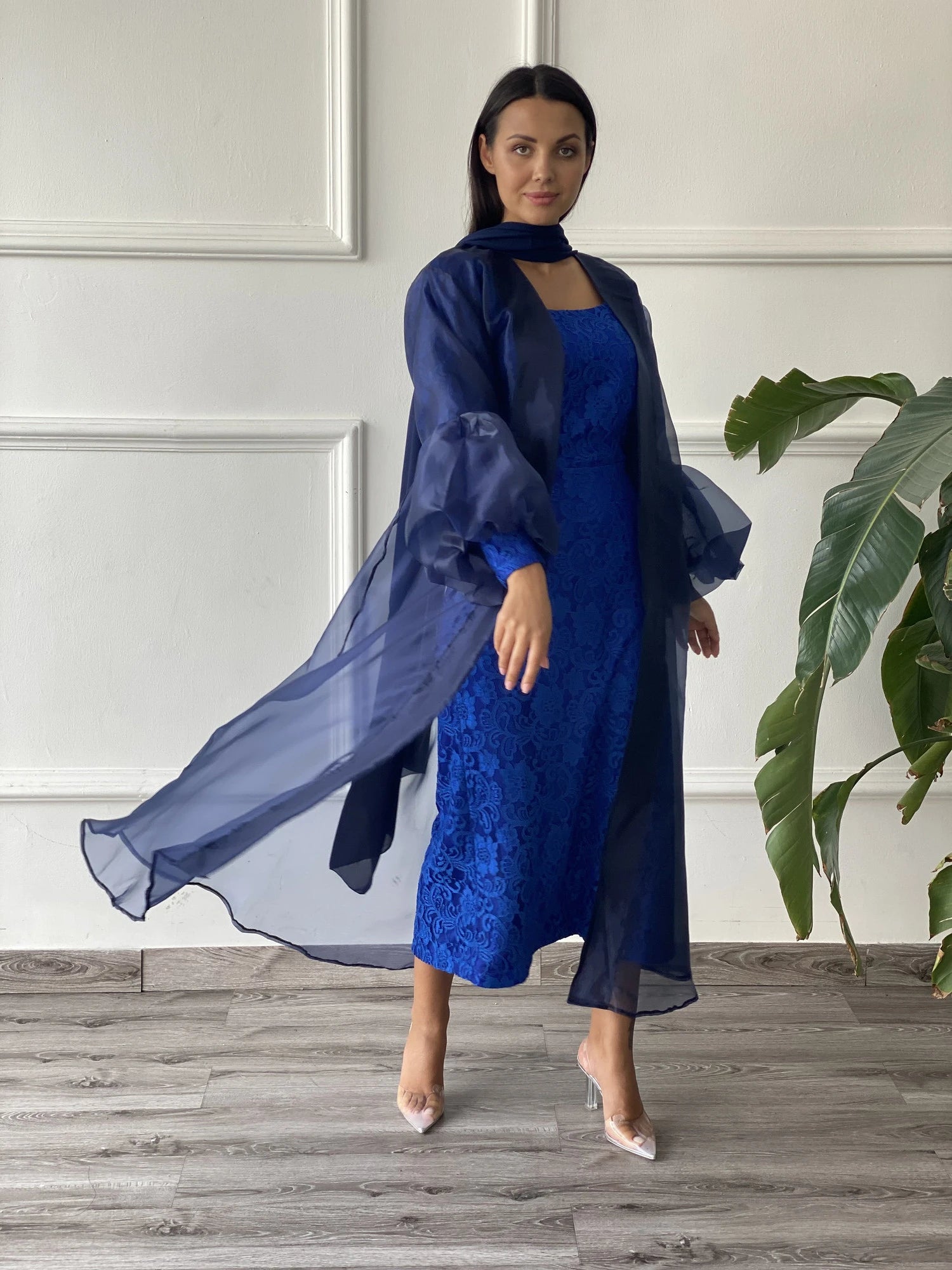 Elegant blue abaya with underdress Dubai featuring flowing sleeves and a stylish design