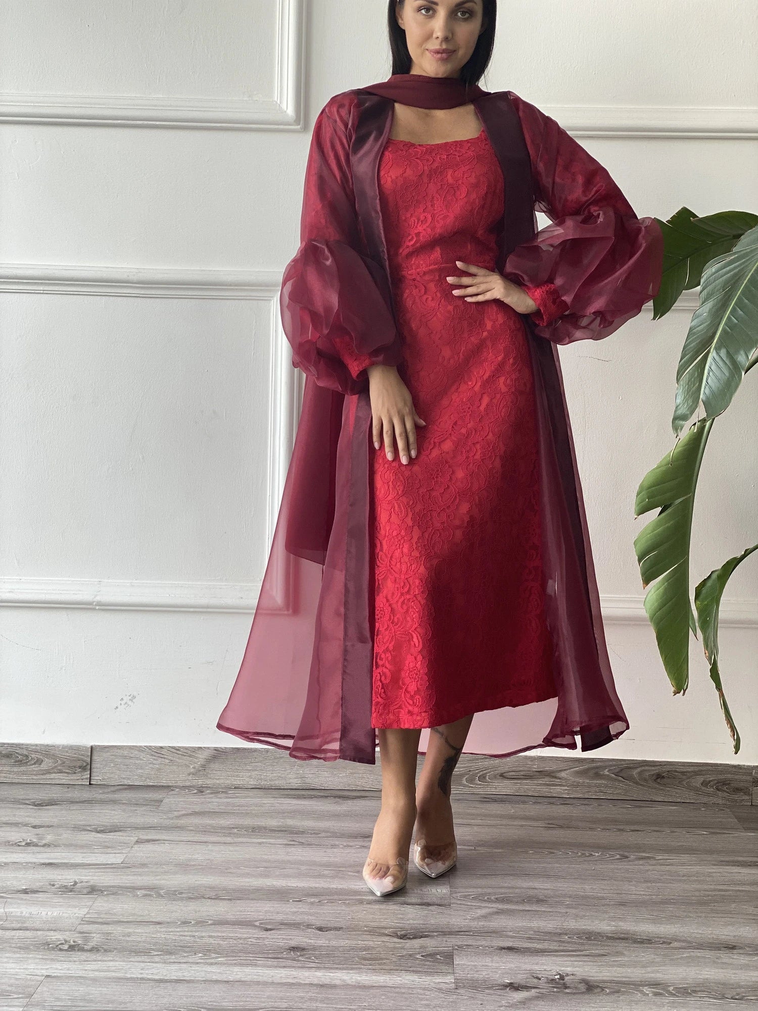Elegant red abaya with underdress Dubai featuring voluminous sleeves and a stylish overlay