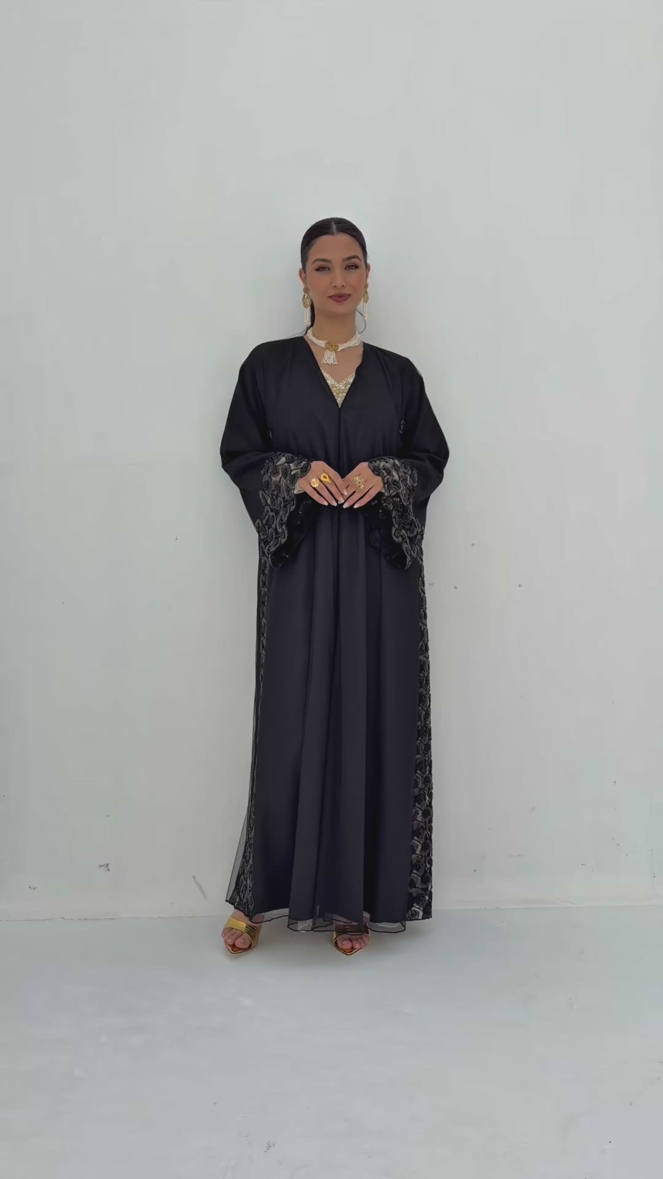Jailan ( Abaya with Sheila )
