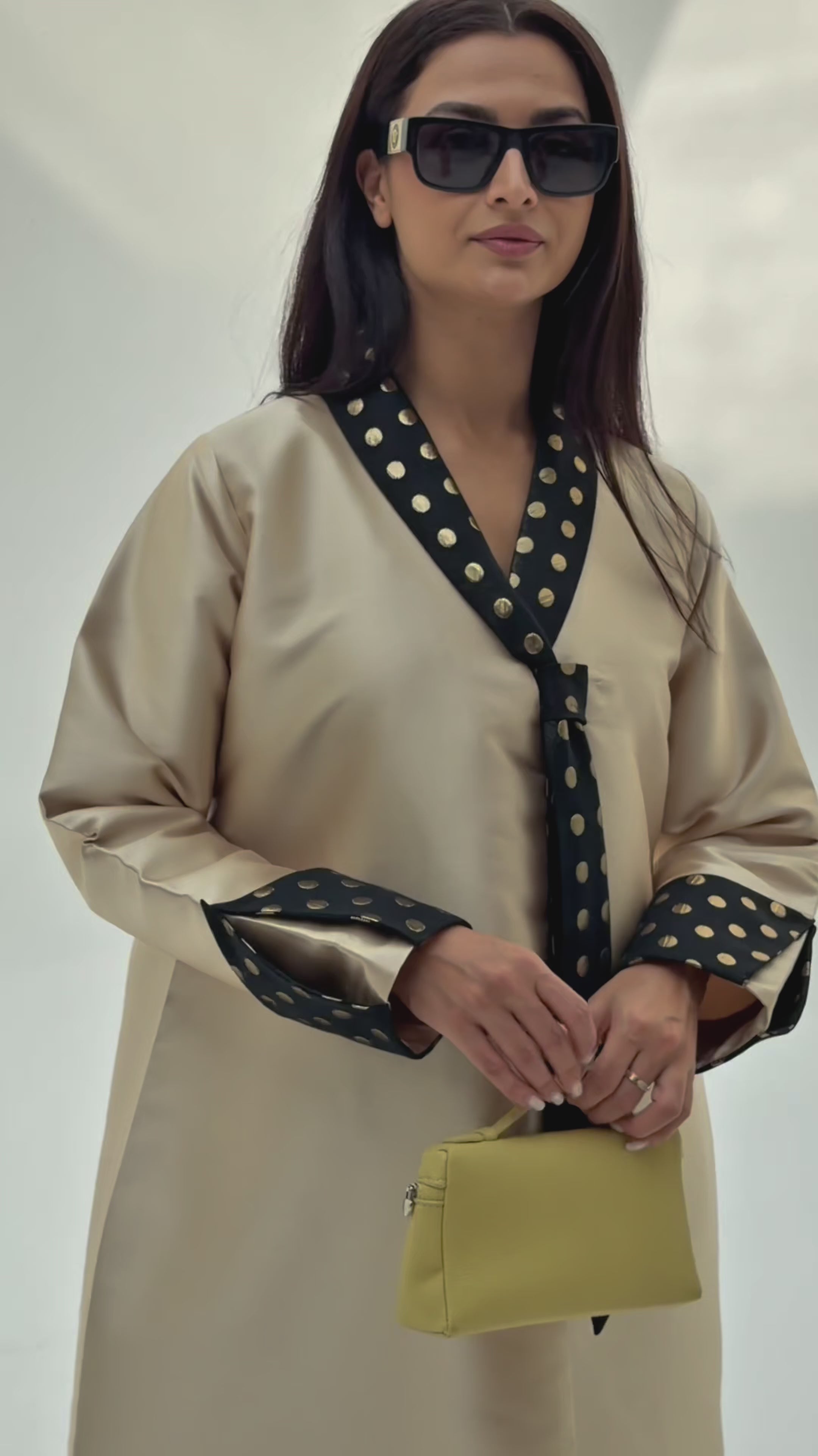 Dot de Luxe ( Abaya with Sheila )