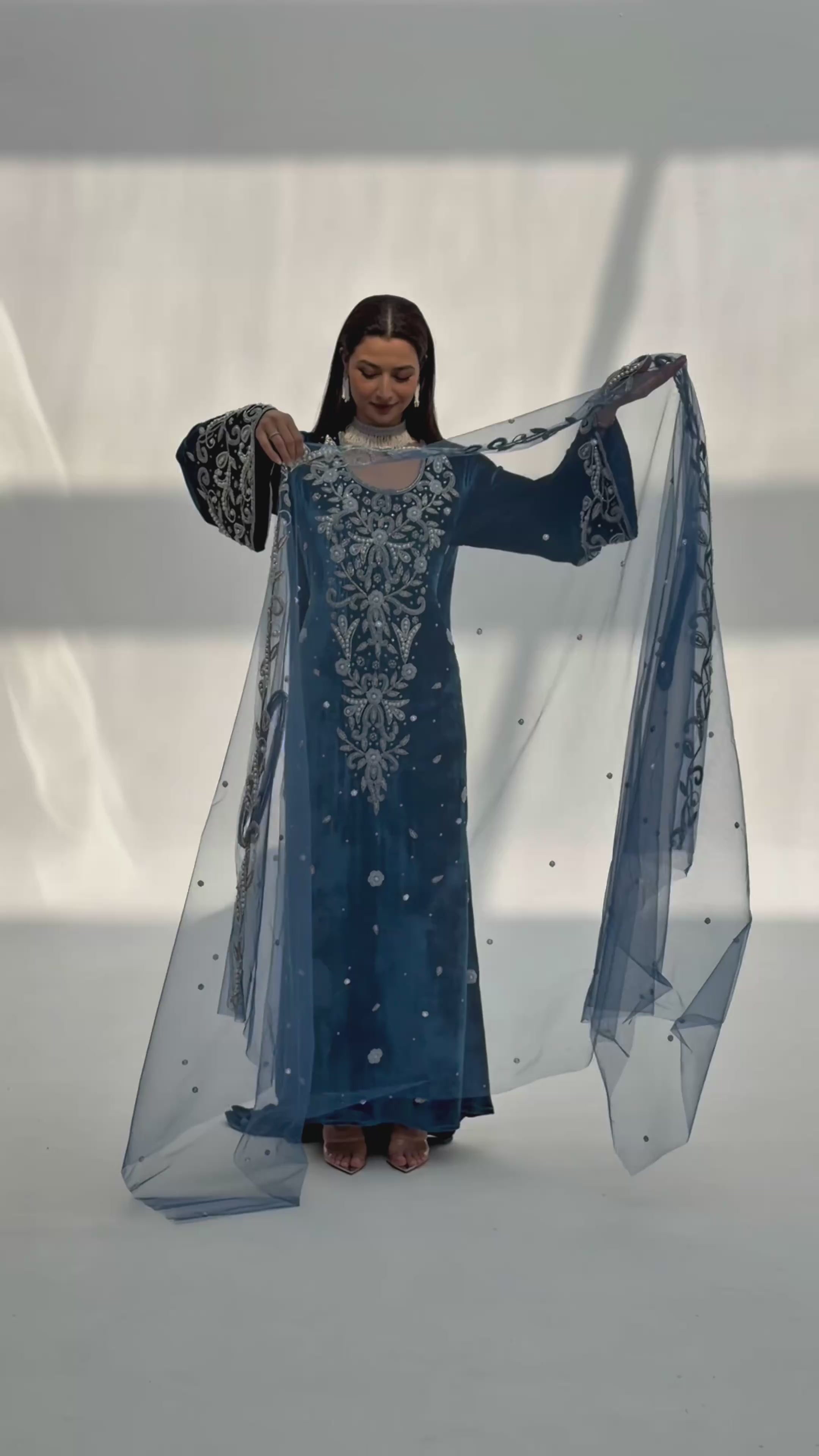 Mozan ( Velvet Dress With Tule Sheila )