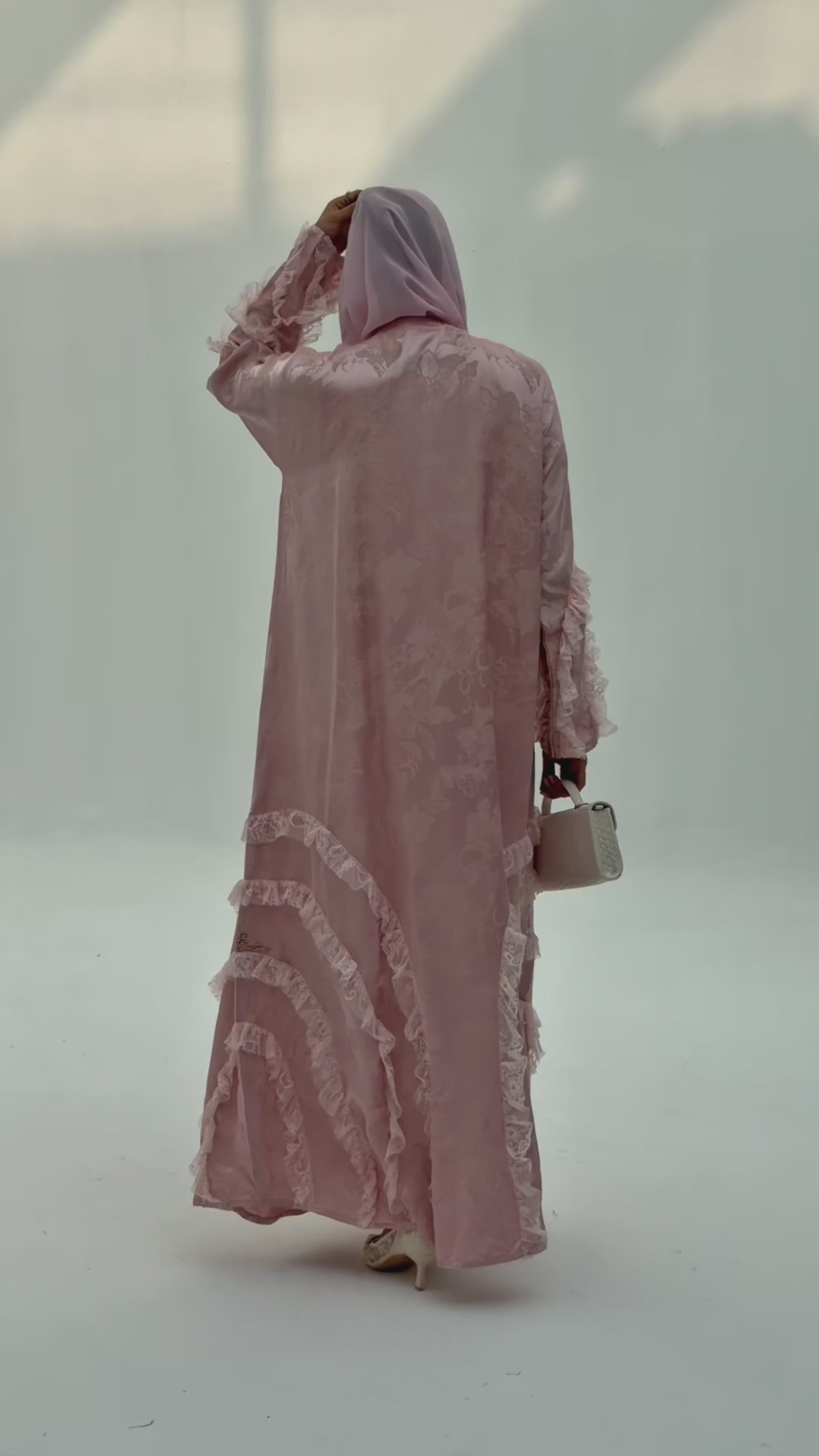Shjoon ( Abaya with Sheila )