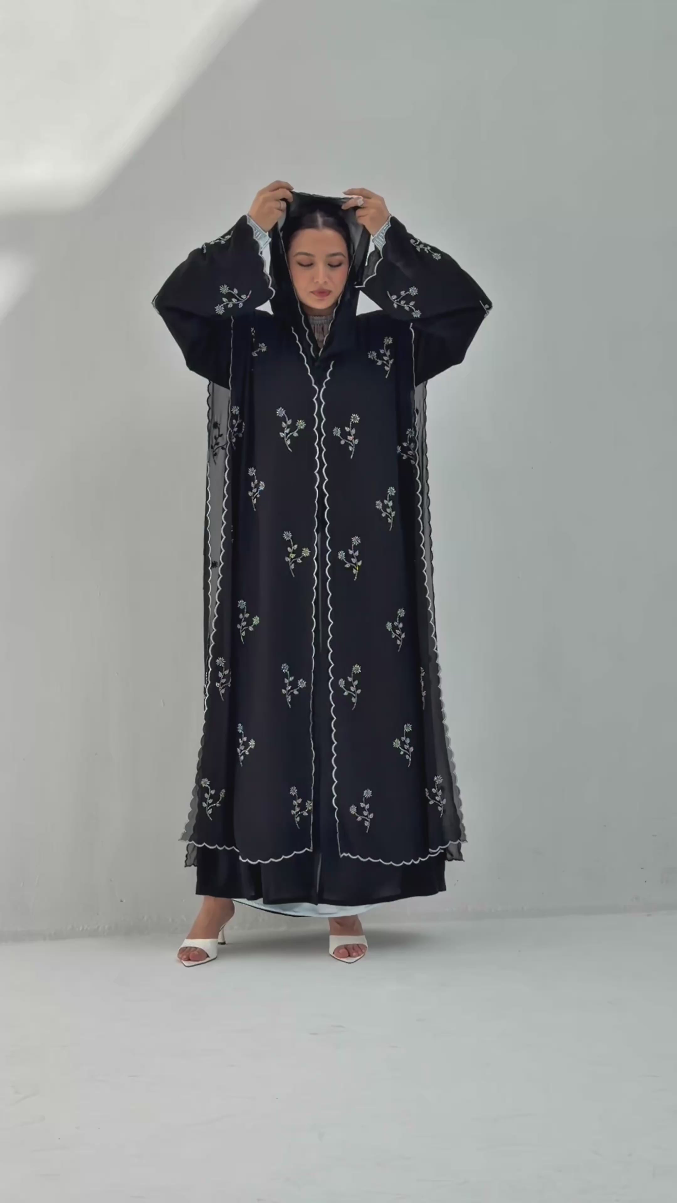 Soozi ( Abaya with sheila )