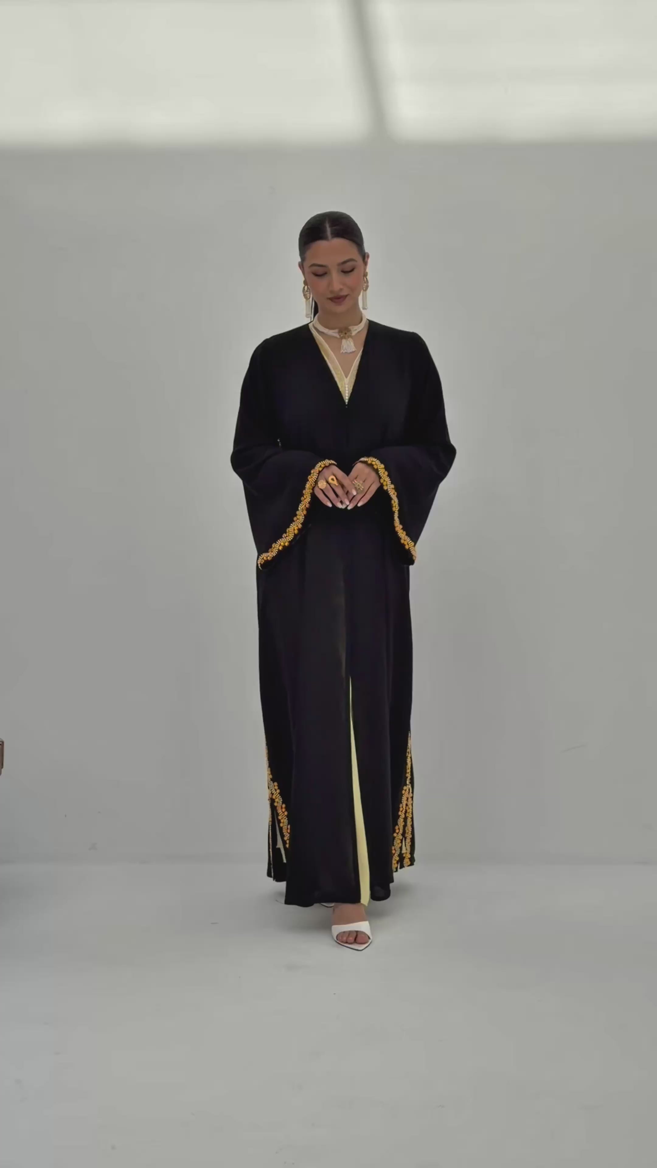 Shila ( Abaya with sheila )