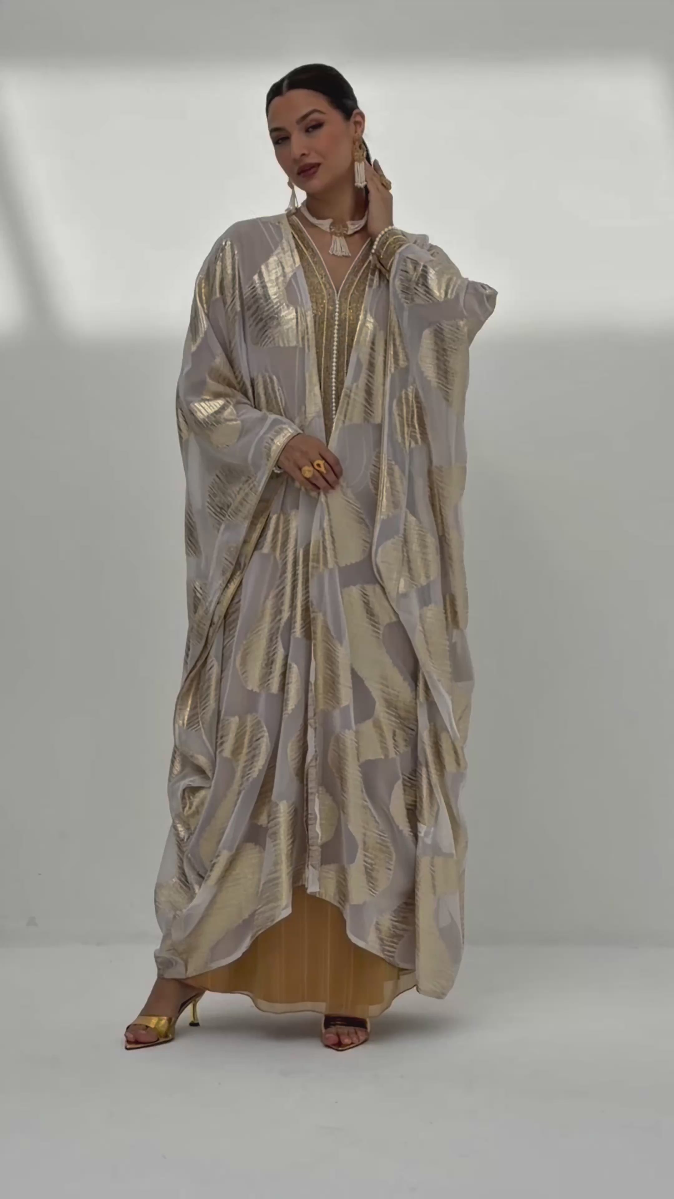 Sheikha ( Bisht Abaya )