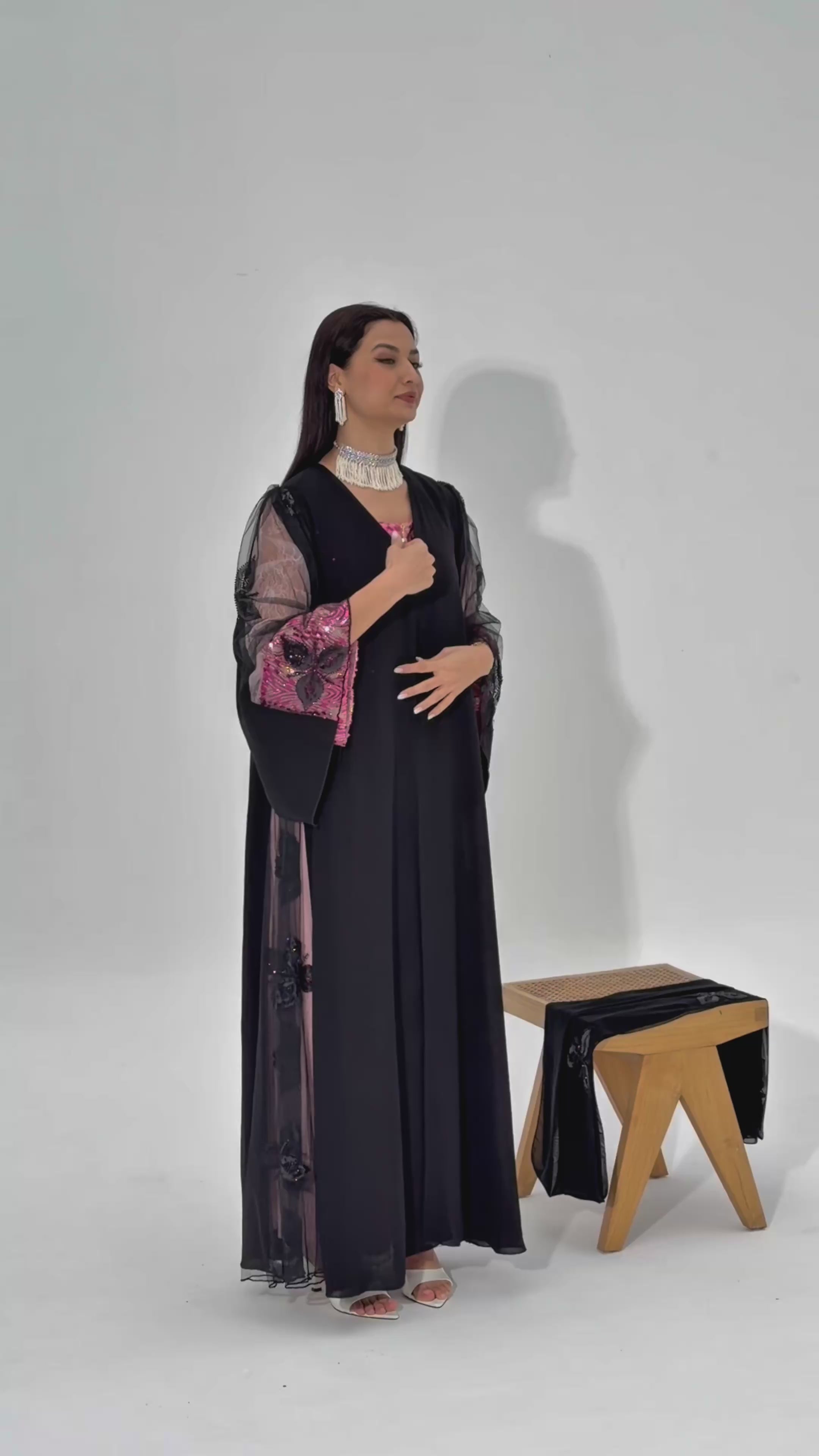 Dell ( Abaya with sheila )