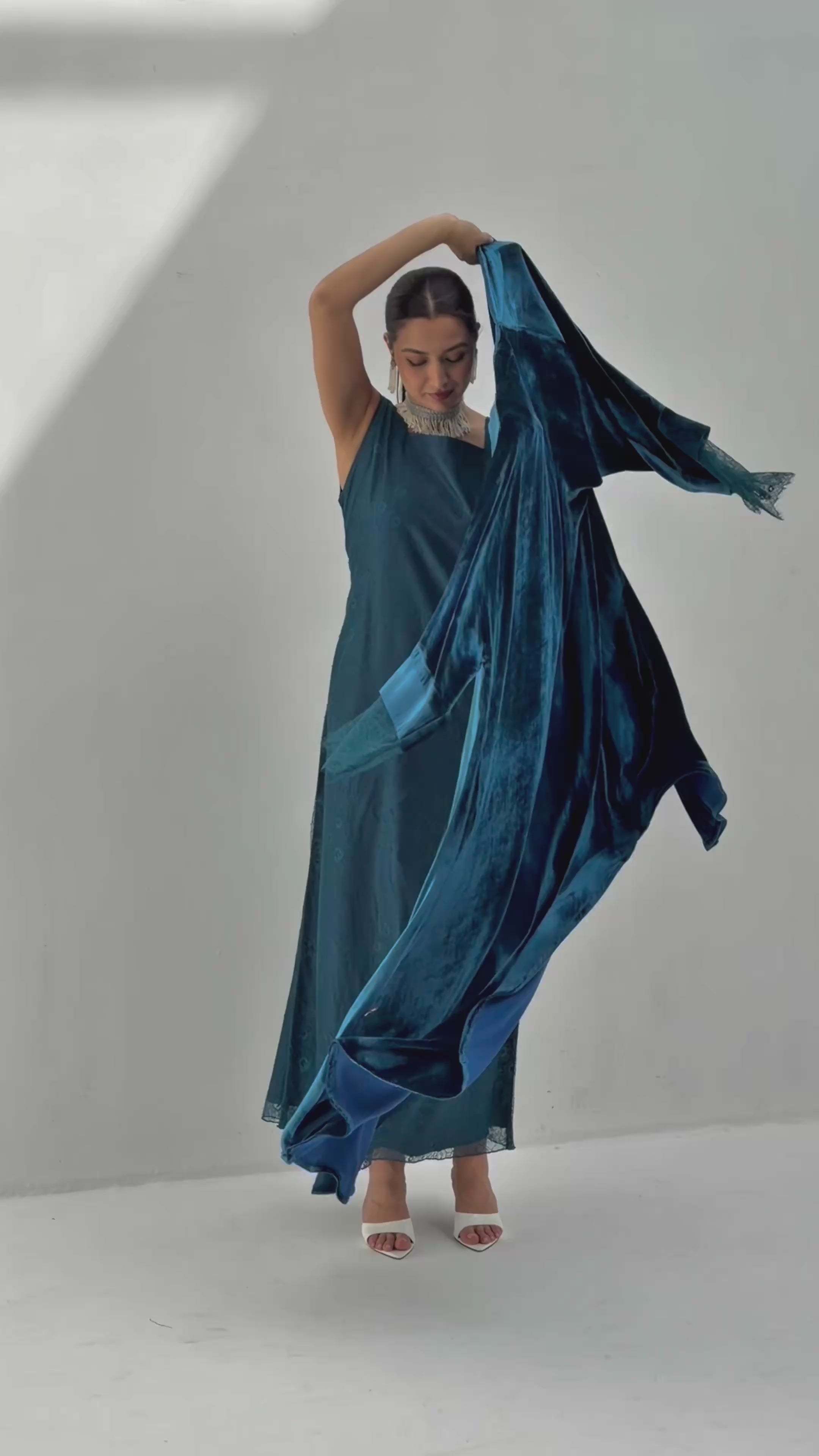 Romance ( Bisht Velvet Abaya with Inner Dantil Dress & Sheila )