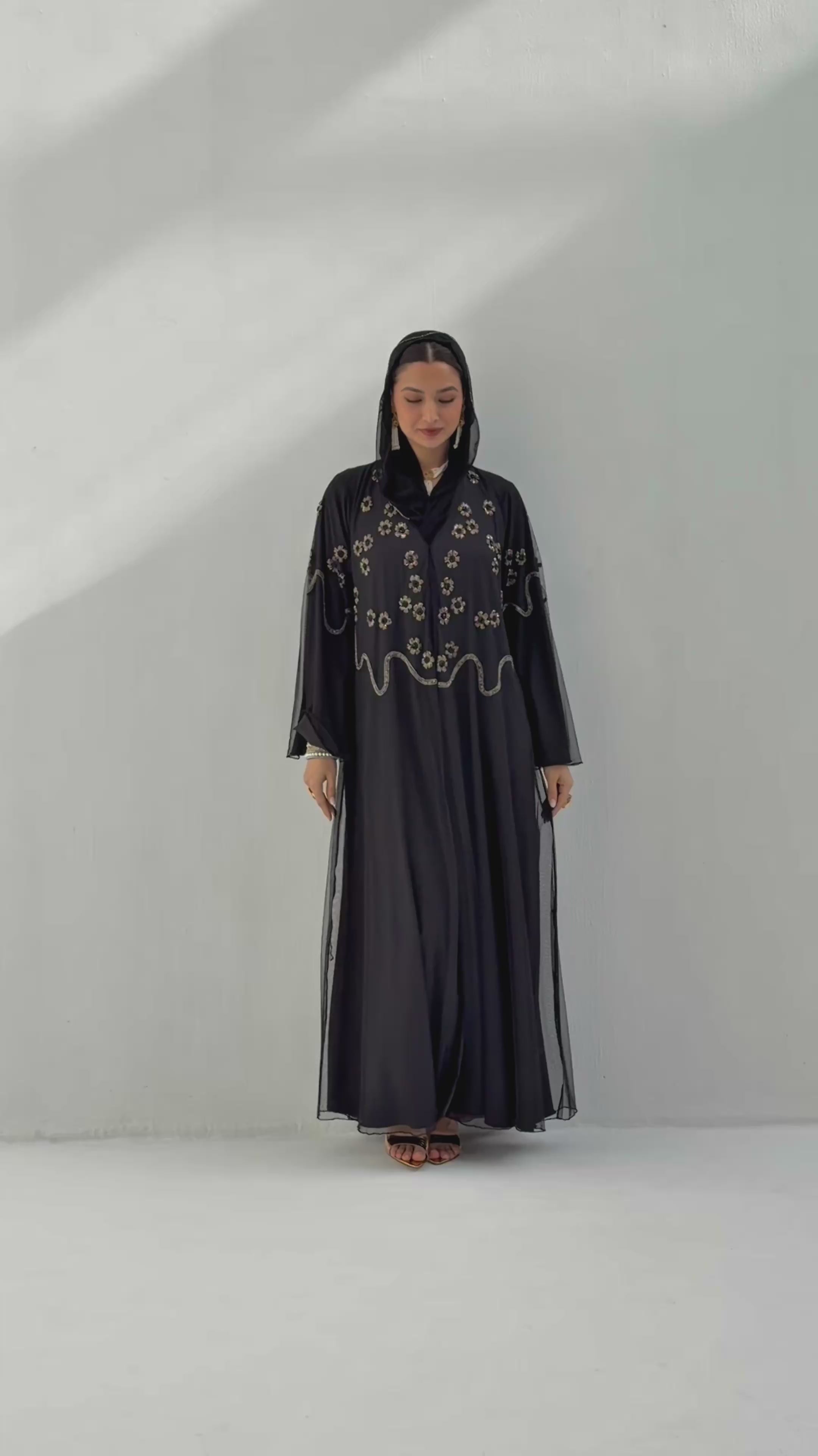 Anoud ( Abaya with sheila )